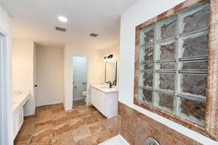 13538 Shadow Falls Ct, Houston, TX 77059 - Photo 31
