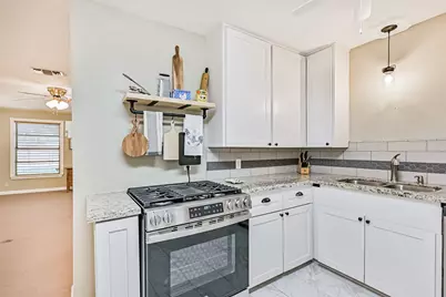 2010 15th Avenue N, Texas City, TX 77590 - Photo 7