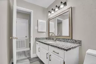 11710 Bowlan Ln, Houston, TX 77035 - Photo 31