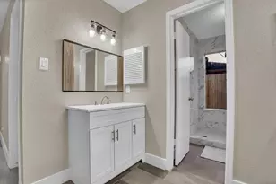 11710 Bowlan Ln, Houston, TX 77035 - Photo 33