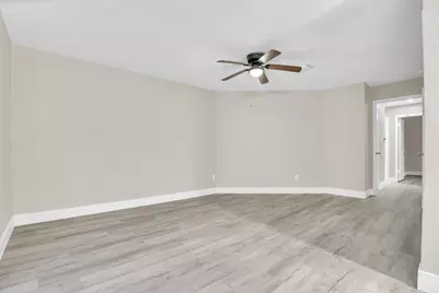 11710 Bowlan Lane, Houston, TX 77035 - Photo 17