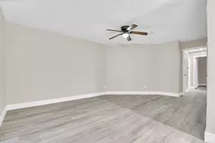 11710 Bowlan Ln, Houston, TX 77035 - Photo 17