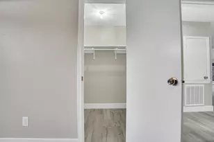 11710 Bowlan Ln, Houston, TX 77035 - Photo 21