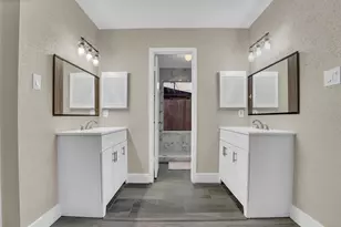 11710 Bowlan Ln, Houston, TX 77035 - Photo 29