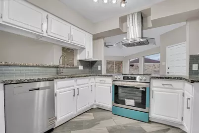 11710 Bowlan Lane, Houston, TX 77035 - Photo 13