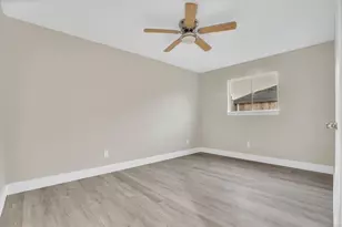 11710 Bowlan Ln, Houston, TX 77035 - Photo 19