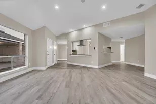 11710 Bowlan Ln, Houston, TX 77035 - Photo 11