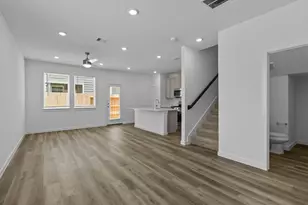 958 Green Vines Ln, Houston, TX 77091 - Photo 5