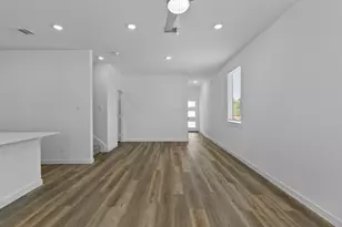 958 Green Vines Ln, Houston, TX 77091 - Photo 9