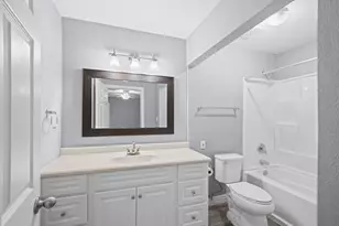 8 Hideaway Dr, Friendswood, TX 77546 - Photo 17