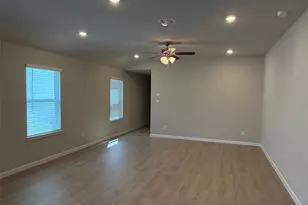 900 Lady Bird Ln, College Station, TX 77845 - Photo 3