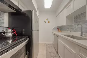 2201 Fountain View Dr, Houston, TX 77057 - Photo 15