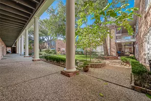 2201 Fountain View Dr, Houston, TX 77057 - Photo 3