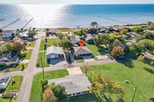 7918 Bayside Dr, Beach City, TX 77523 - Photo 1