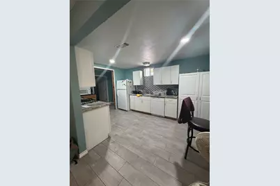 5210 Bristol Drive, Beaumont, TX 77707 - Photo 9