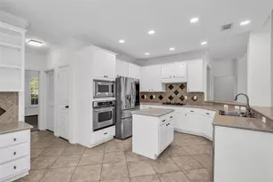 79 W Shale Creek Cir, The Woodlands, TX 77382 - Photo 13