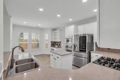 79 W Shale Creek Circle, The Woodlands, TX 77382 - Photo 15