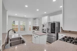 79 W Shale Creek Cir, The Woodlands, TX 77382 - Photo 15