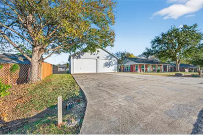 805 Lake View Drive, Montgomery, TX 77356 - Photo 39