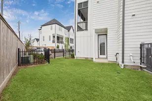 1004 Golden Nectar Ln, Houston, TX 77008 - Photo 1