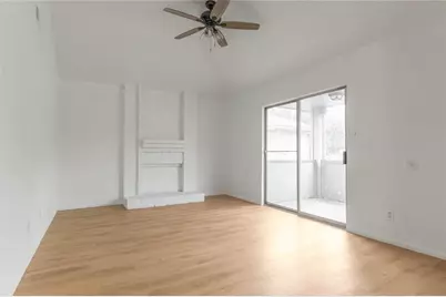 812 Jefferson Avenue #D, Cleveland, TX 77327 - Photo 3