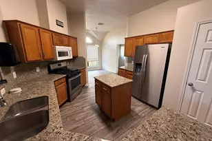 207 Cedar Lake Dr, League City, TX 77573 - Photo 9