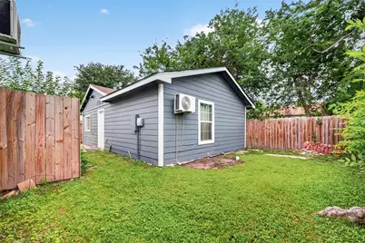 6715 Victoria Street #B, Houston, TX 77020 - Photo 5