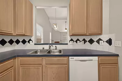 2907 Eagle Point Trail Drive, Katy, TX 77449 - Photo 9