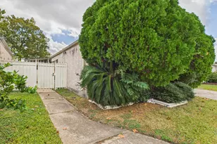 7611 Hopewell Ln, Houston, TX 77071 - Photo 3