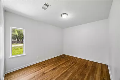 1006 Valerie Avenue, Pasadena, TX 77502 - Photo 7
