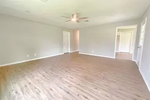 522 Irene Dr, Highlands, TX 77562 - Photo 7