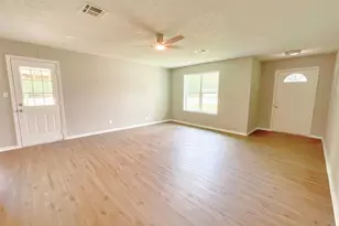 522 Irene Dr, Highlands, TX 77562 - Photo 5