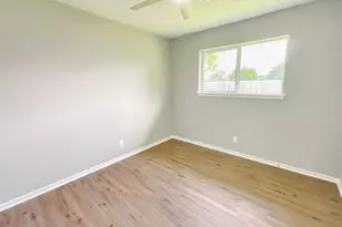 522 Irene Dr, Highlands, TX 77562 - Photo 23