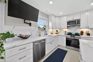 70 Colony Park Cir, Galveston, TX 77551 - Photo 17