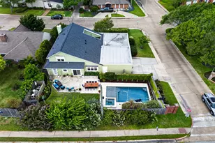 70 Colony Park Cir, Galveston, TX 77551 - Photo 3