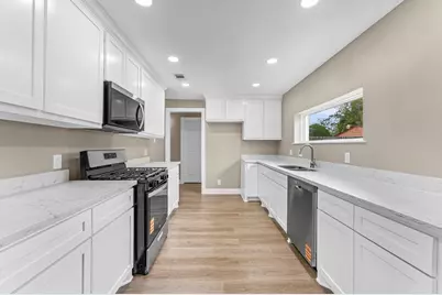 2202 Des Jardines Street, Houston, TX 77023 - Photo 13