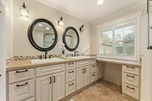 10203 Green Tree Rd, Houston, TX 77042 - Photo 9