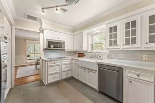 10203 Green Tree Rd, Houston, TX 77042 - Photo 13