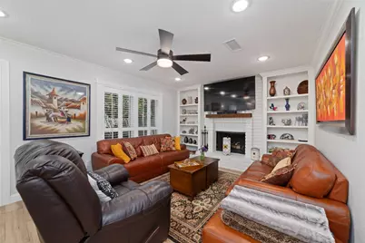 218 E Rainbow Ridge Circle, The Woodlands, TX 77381 - Photo 13
