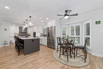218 E Rainbow Ridge Circle, The Woodlands, TX 77381 - Photo 11