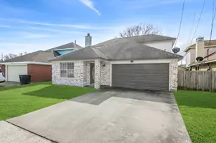 3931 Suncrest Dr, Groves, TX 77619 - Photo 3