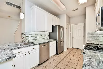 62 E Stedhill Loop, Conroe, TX 77384 - Photo 9