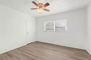 8334 Country View Dr, Houston, TX 77040 - Photo 13