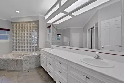 4616 Spruce Street, Bellaire, TX 77401 - Photo 27