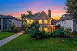4616 Spruce St, Bellaire, TX 77401 - Photo 1