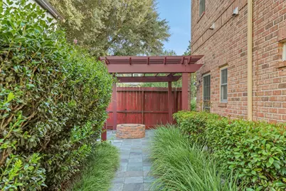 4616 Spruce Street, Bellaire, TX 77401 - Photo 45