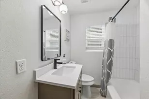 1224 Welch St, Houston, TX 77006 - Photo 9