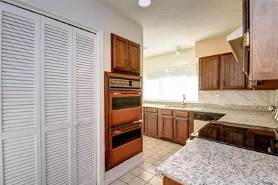 9510 Huntington Way Drive, Houston, TX 77099 - Photo 17