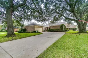3915 Pleasant Valley Dr, Missouri City, TX 77459 - Photo 1