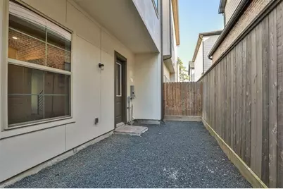 10915 Brookeshire Chase Lane, Houston, TX 77043 - Photo 23